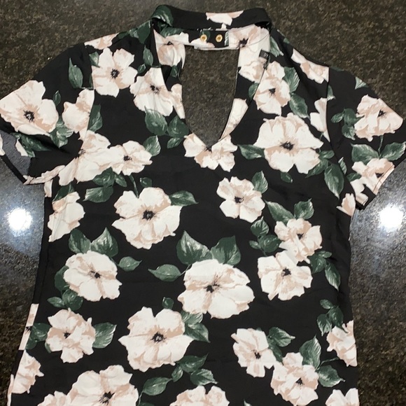 Super cute summer blouse - Picture 3 of 4